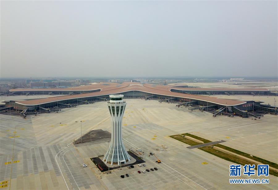北京大兴国际机场西塔台交付使用