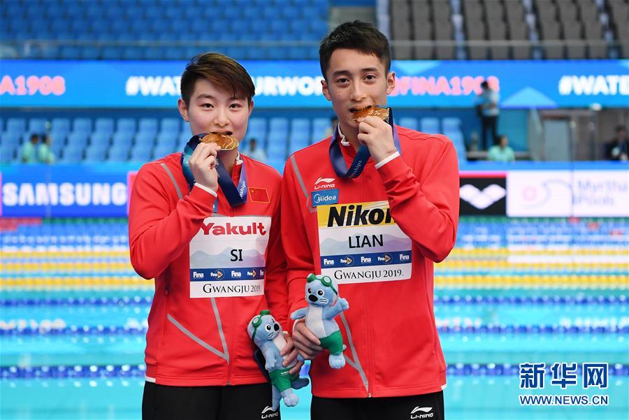 跳水混双10米台“解锁”游泳世锦赛中国队首金