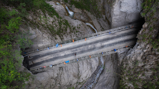 我国最后一个具备条件通硬化路的建制村阿布洛哈村通车了